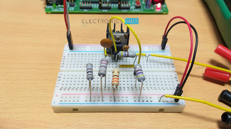 固定電壓調(diào)節(jié)器的可變電壓電源